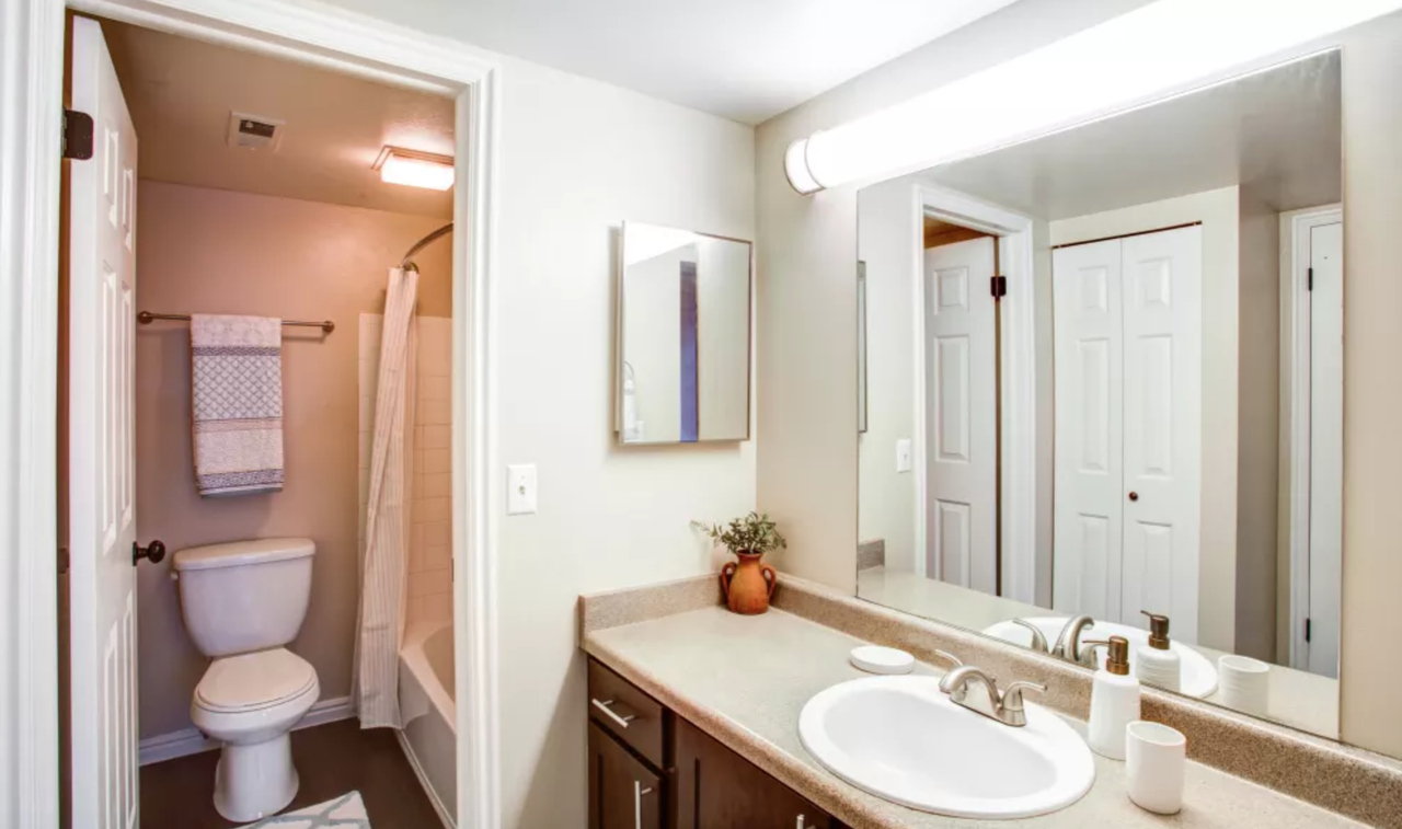 Royal Farms - Photo 6 of 29