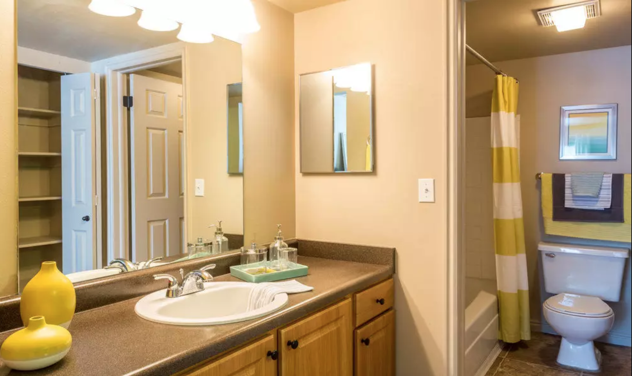 Royal Farms - Photo 7 of 29