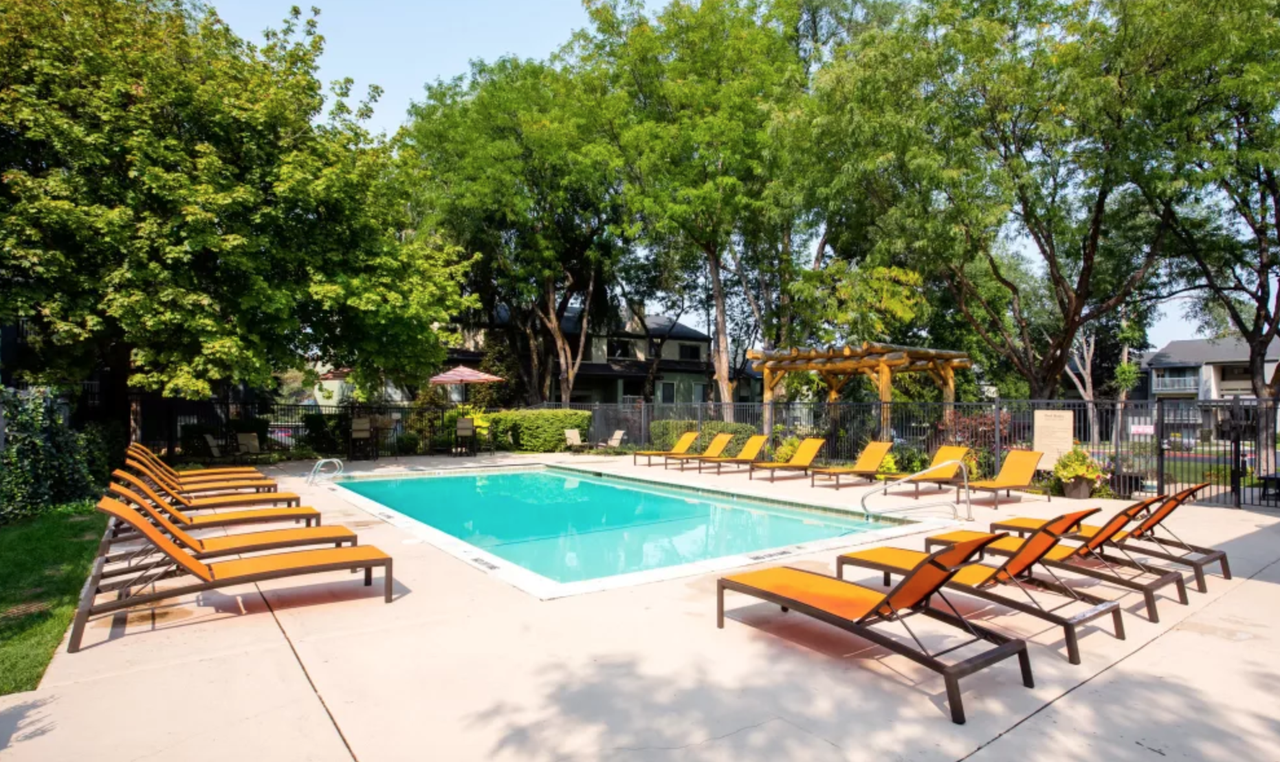 Royal Farms - Photo 4 of 29