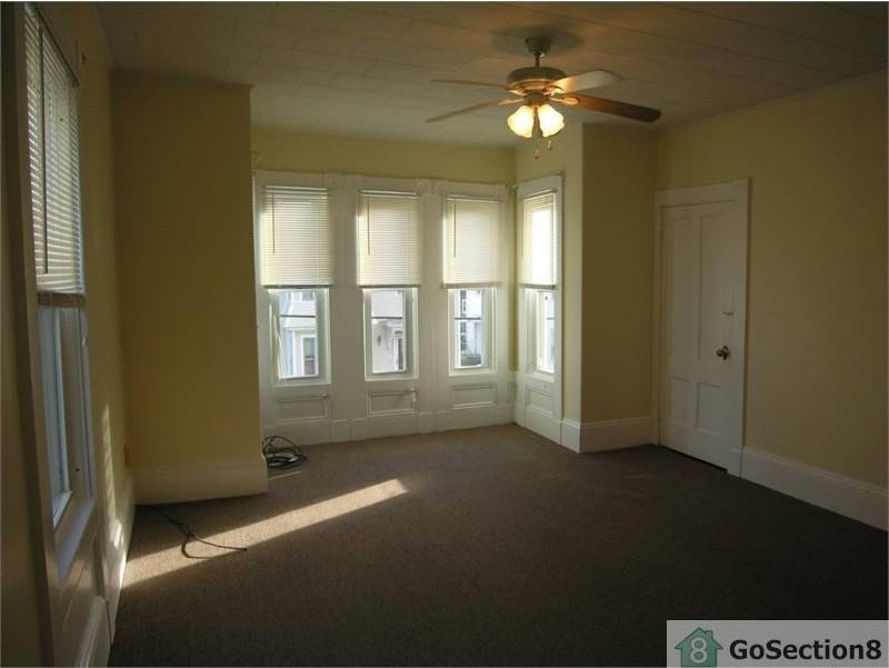 25 Winsor St #2 - Photo 2 of 11