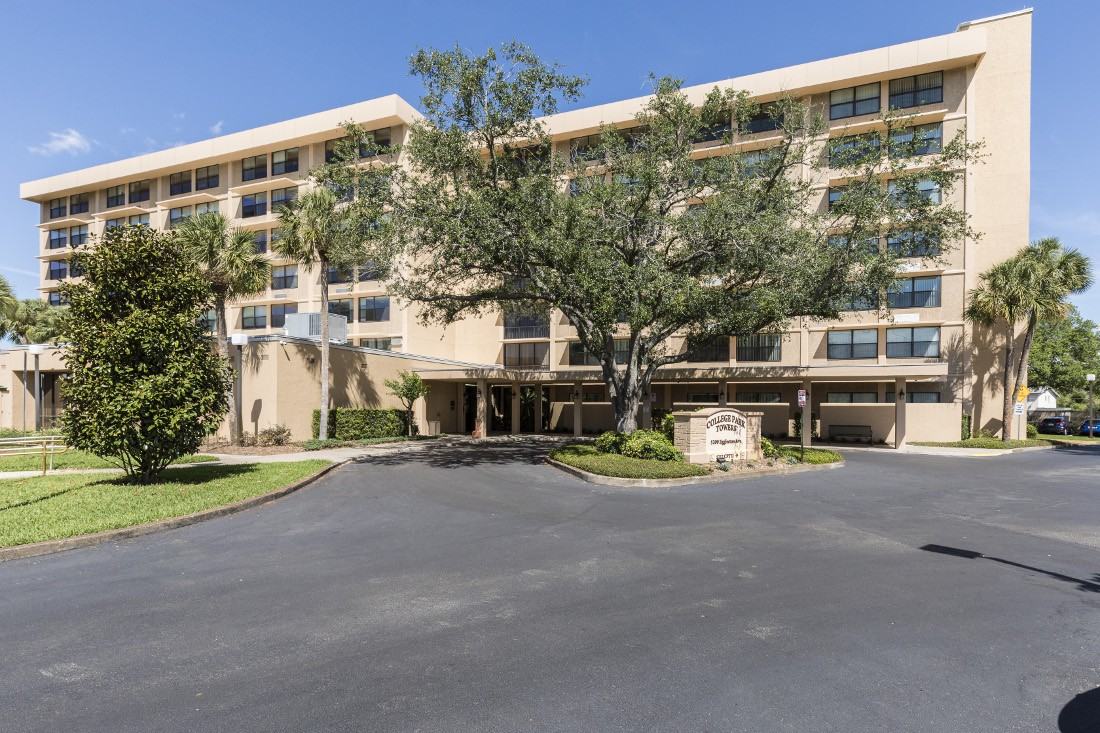 College Park Towers - Photo 2 of 16