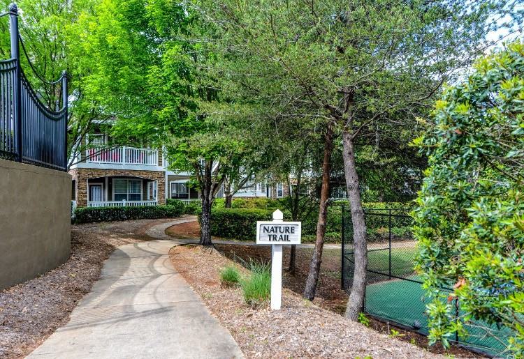 Thornblade Park Apartments - Photo 2 of 29