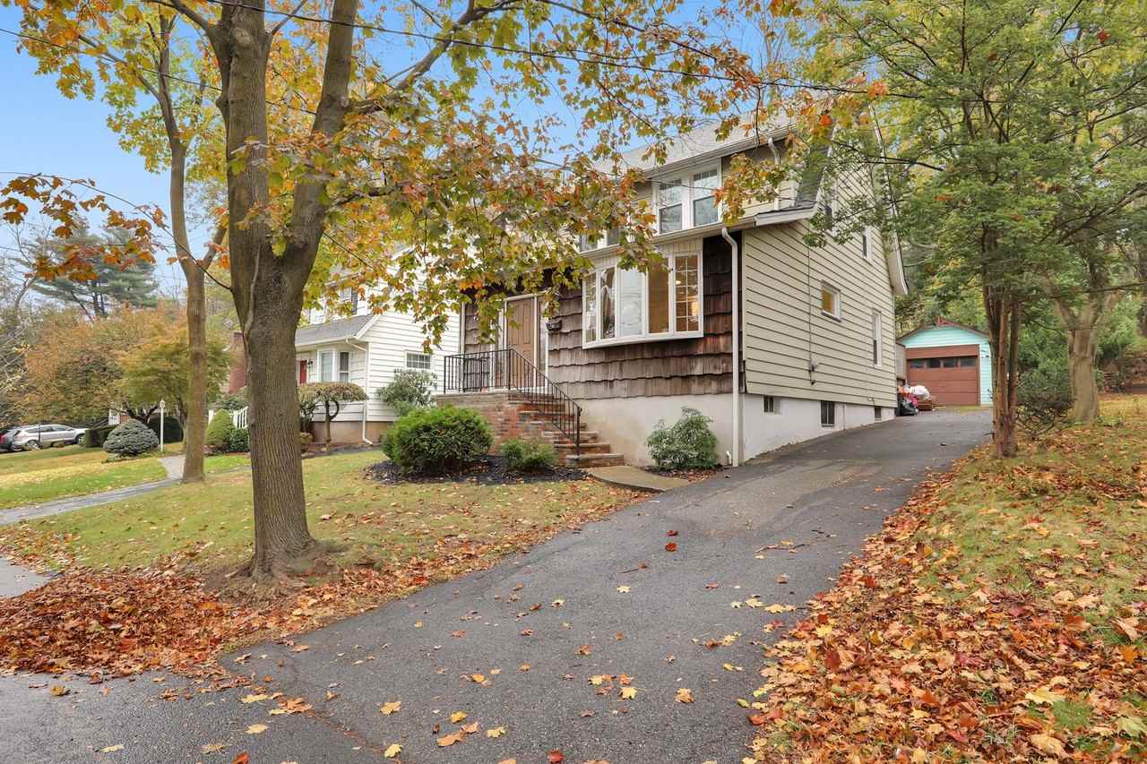 37 Valley Rd - Photo 2 of 23