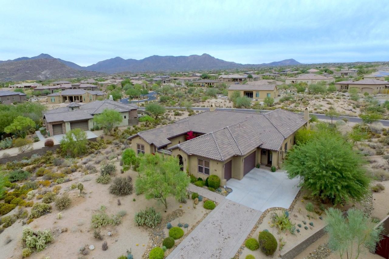 9910 E Allison Way - Photo 3 of 39