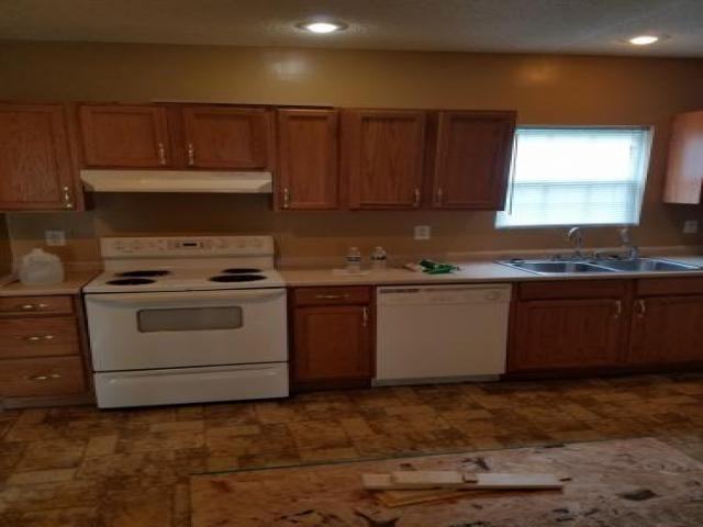 1635 E Indiana St - Photo 2 of 6