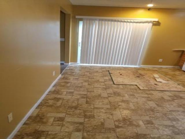 1635 E Indiana St - Photo 3 of 6