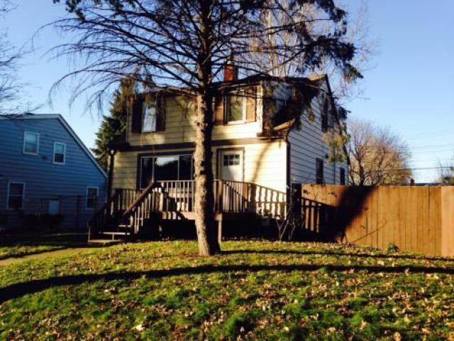 2035 4th St E - Photo 2 of 3