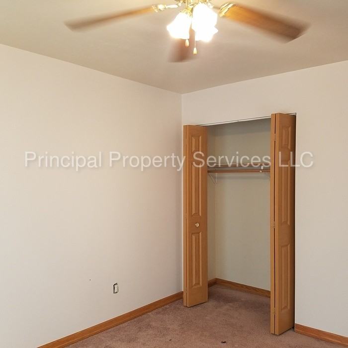 450 Janet Ln - Photo 2 of 35