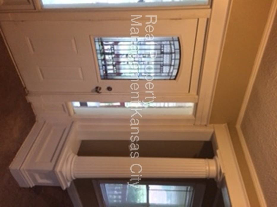 2416 Park Ave E - Photo 3 of 27