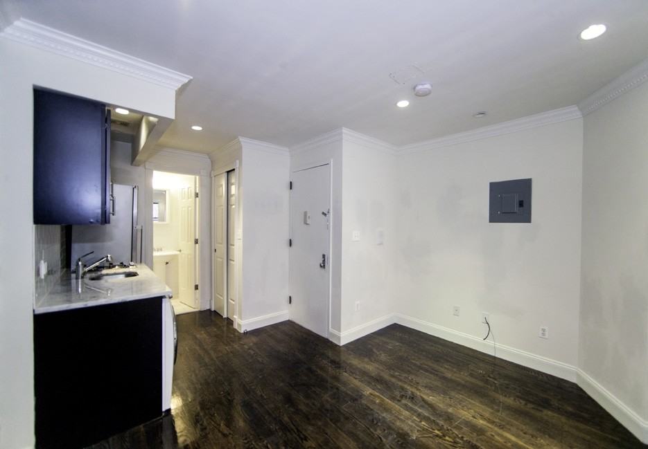 522 East 5th Street - Photo 2 of 5