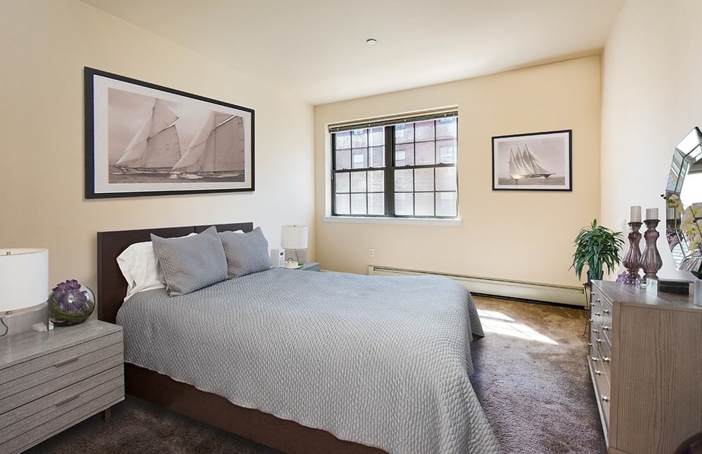 1074 Bergen Avenue - Photo 3 of 14