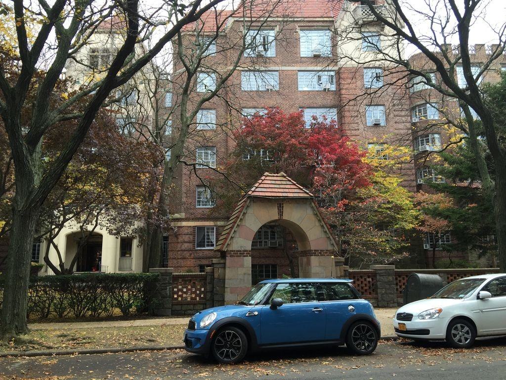 1-50 Greenway Terrace #15W