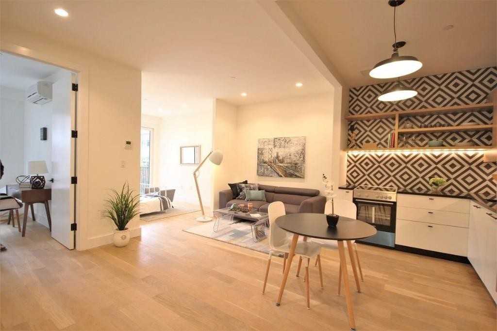 961 Willoughby Ave #3A