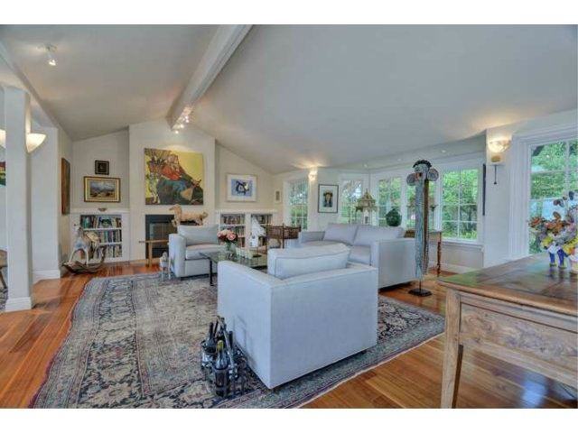 875 Westridge Dr - Photo 2 of 12