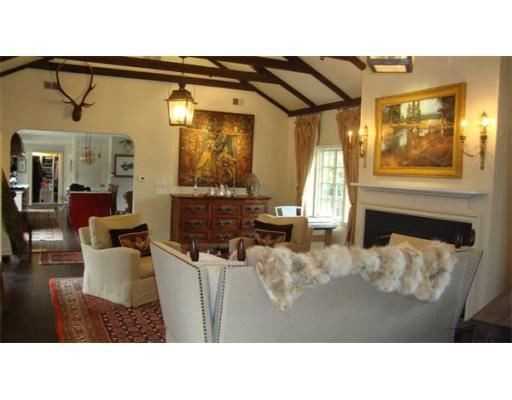 209 Newton St - Photo 2 of 9