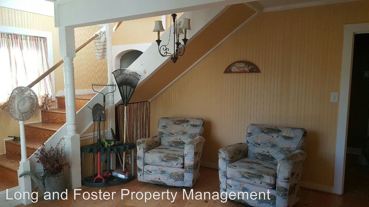 1748 Soundneck Rd - Photo 2 of 9