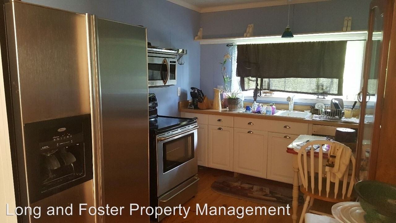 1748 Soundneck Rd - Photo 3 of 9