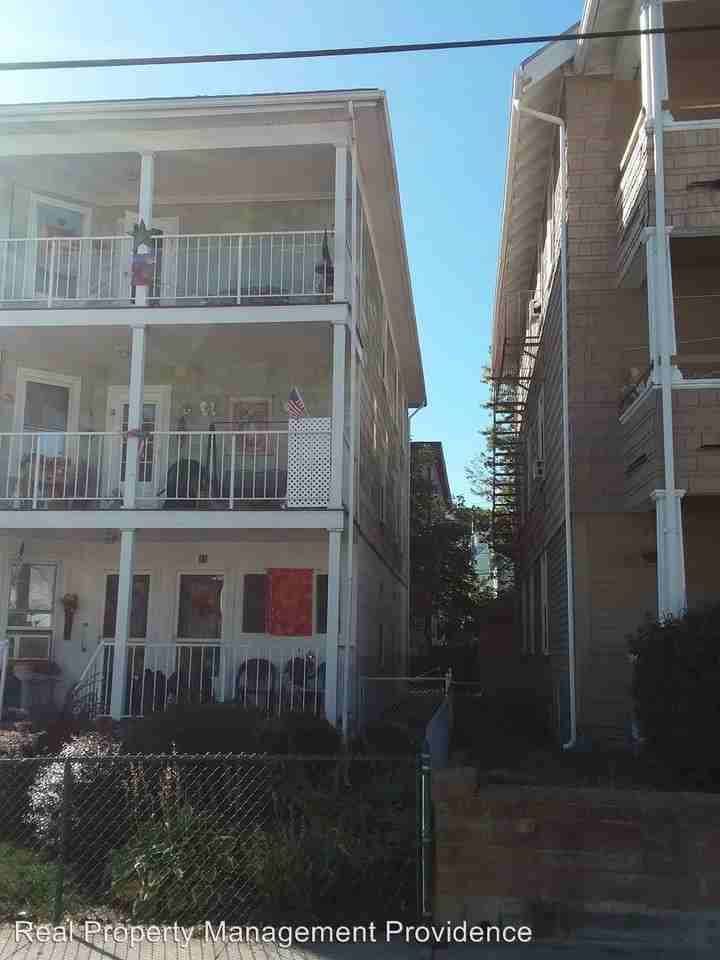 53 Read Ave - Photo 2 of 10