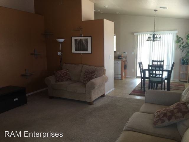 845 Saturn Dr - Photo 2 of 5