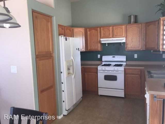 845 Saturn Dr - Photo 3 of 5