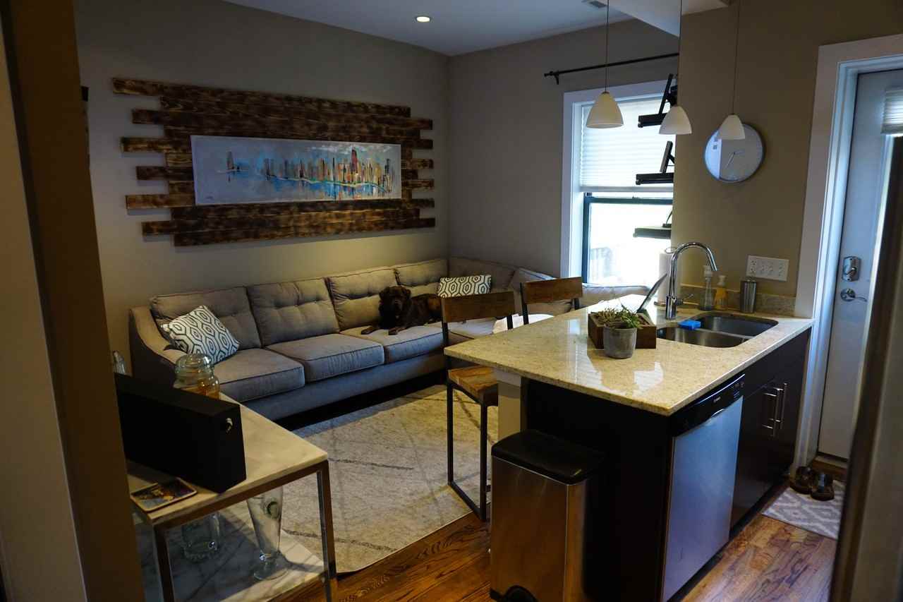 3401 North Greenview Avenue - Photo 2 of 10