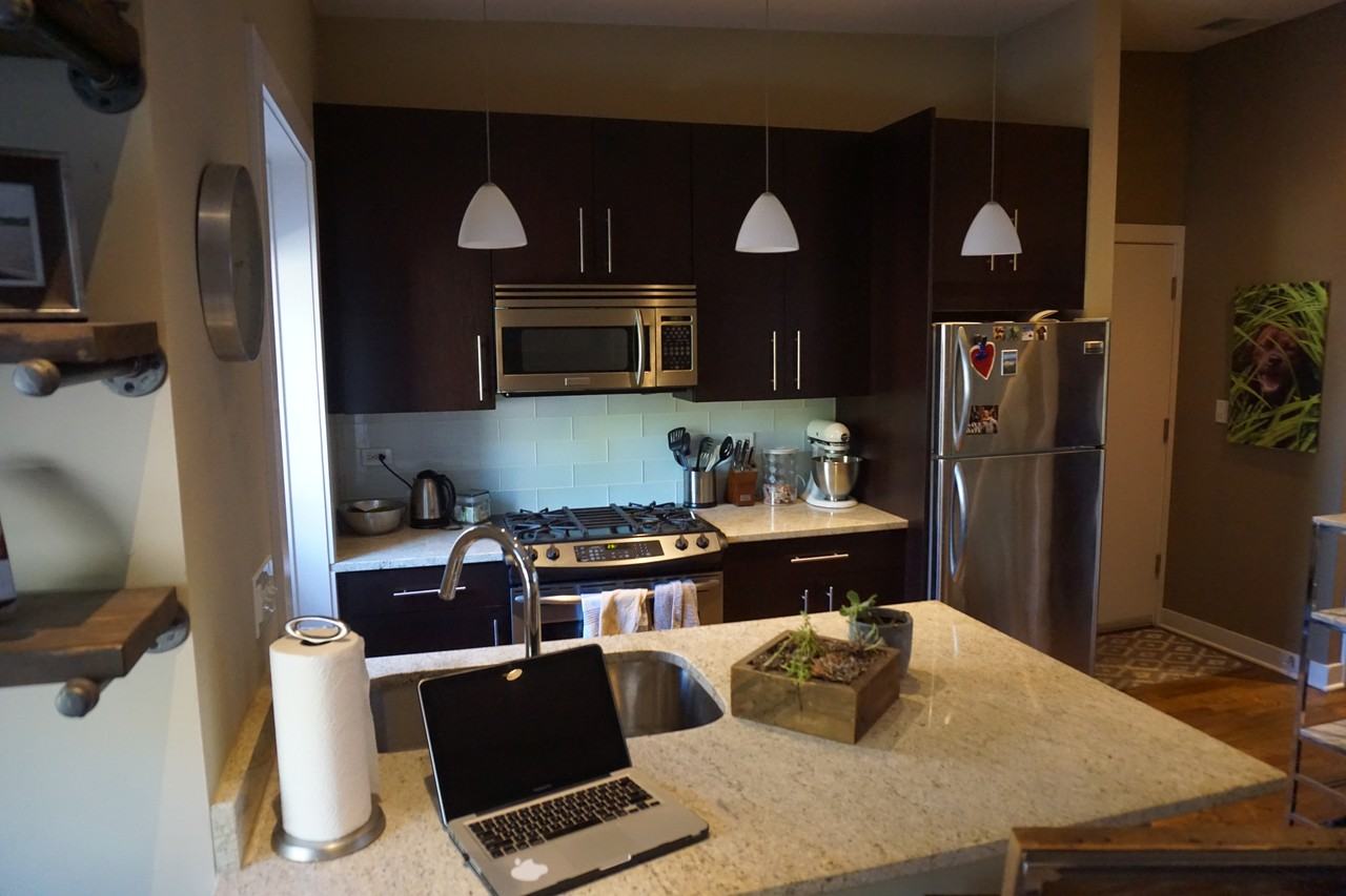 3401 North Greenview Avenue - Photo 3 of 10