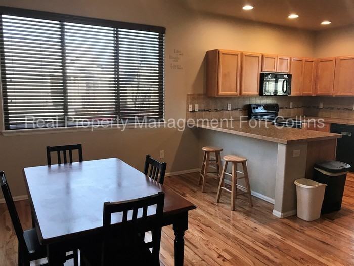 2555 Lynnhaven Ln - Photo 2 of 17