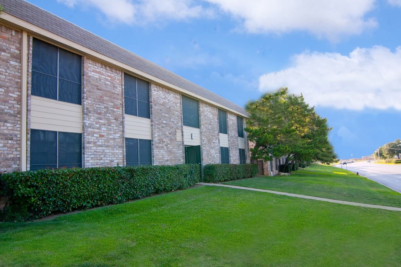 Bella Terra - Photo 2 of 10