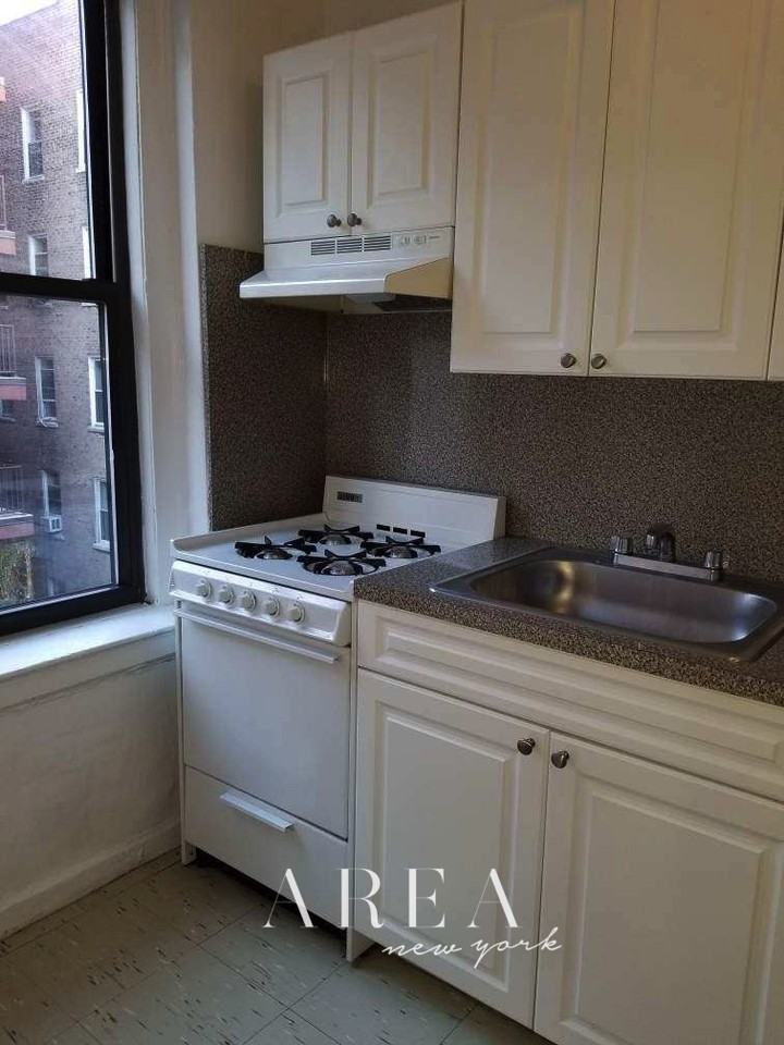 4871 Broadway - Photo 3 of 6