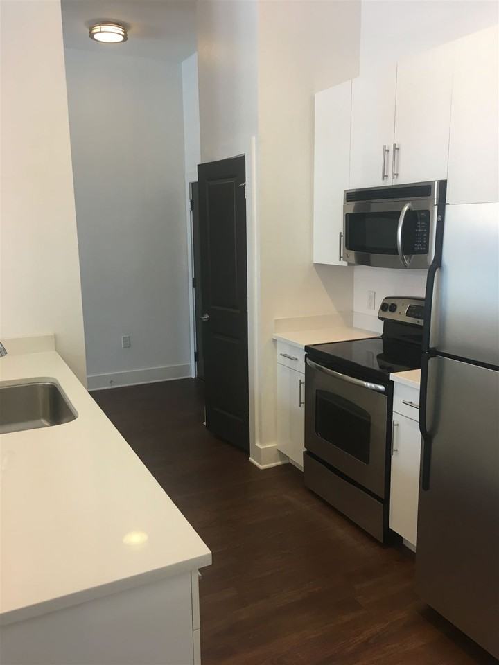 105 W Colonial Dr - Photo 2 of 5