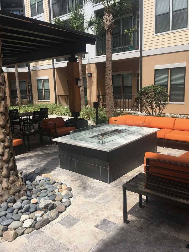 105 W Colonial Dr - Photo 3 of 5