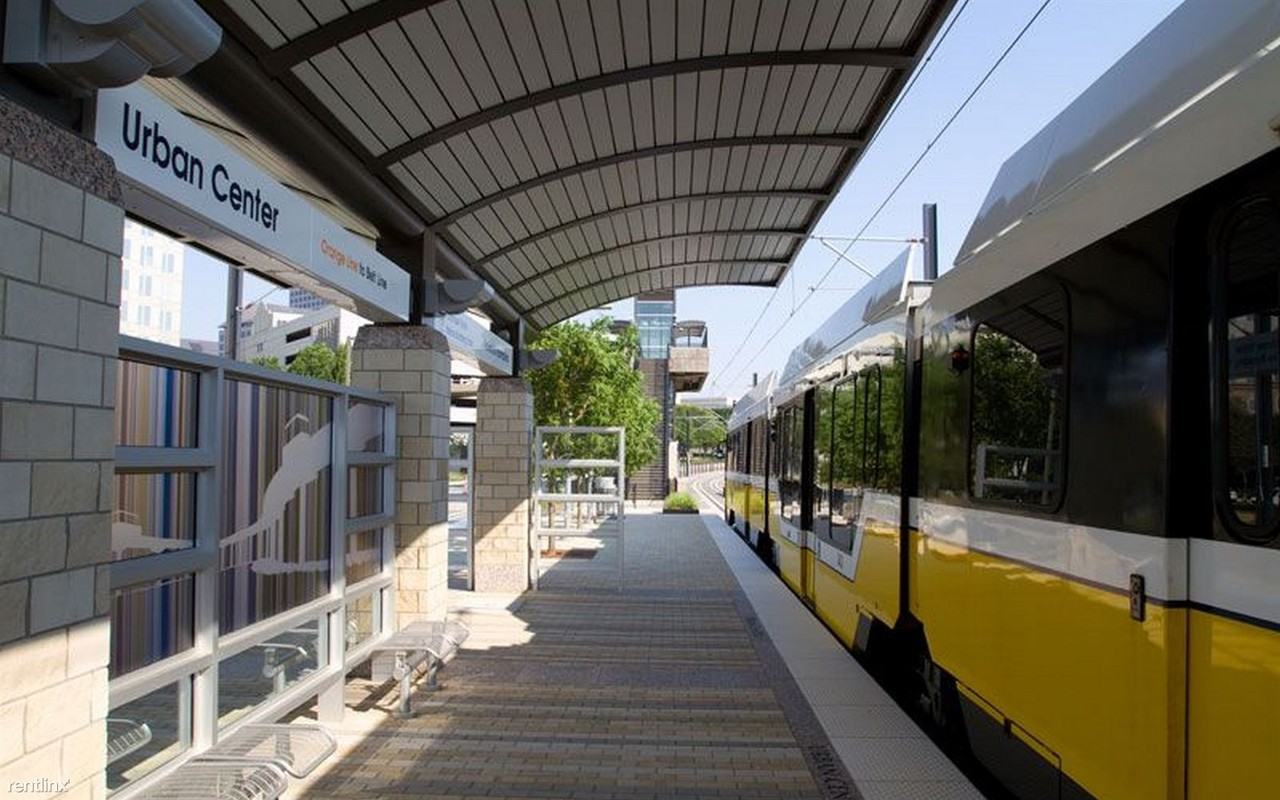 801 Lake Carolyn Pkwy - Photo 3 of 15