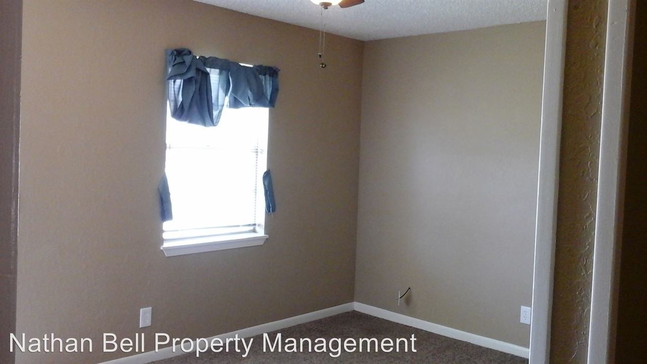 2300 N Post Oak Ln - Photo 2 of 10