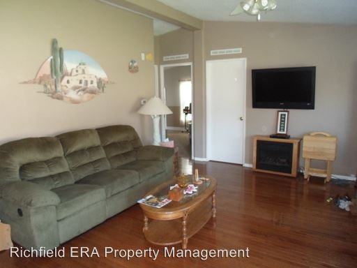 145 S 100 W - Photo 2 of 11