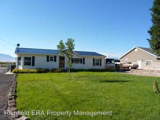 145 S 100 W - Photo 3 of 11