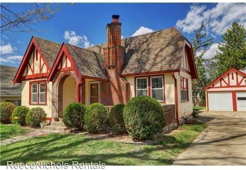 312 E 69th Terrace - Photo 2 of 19