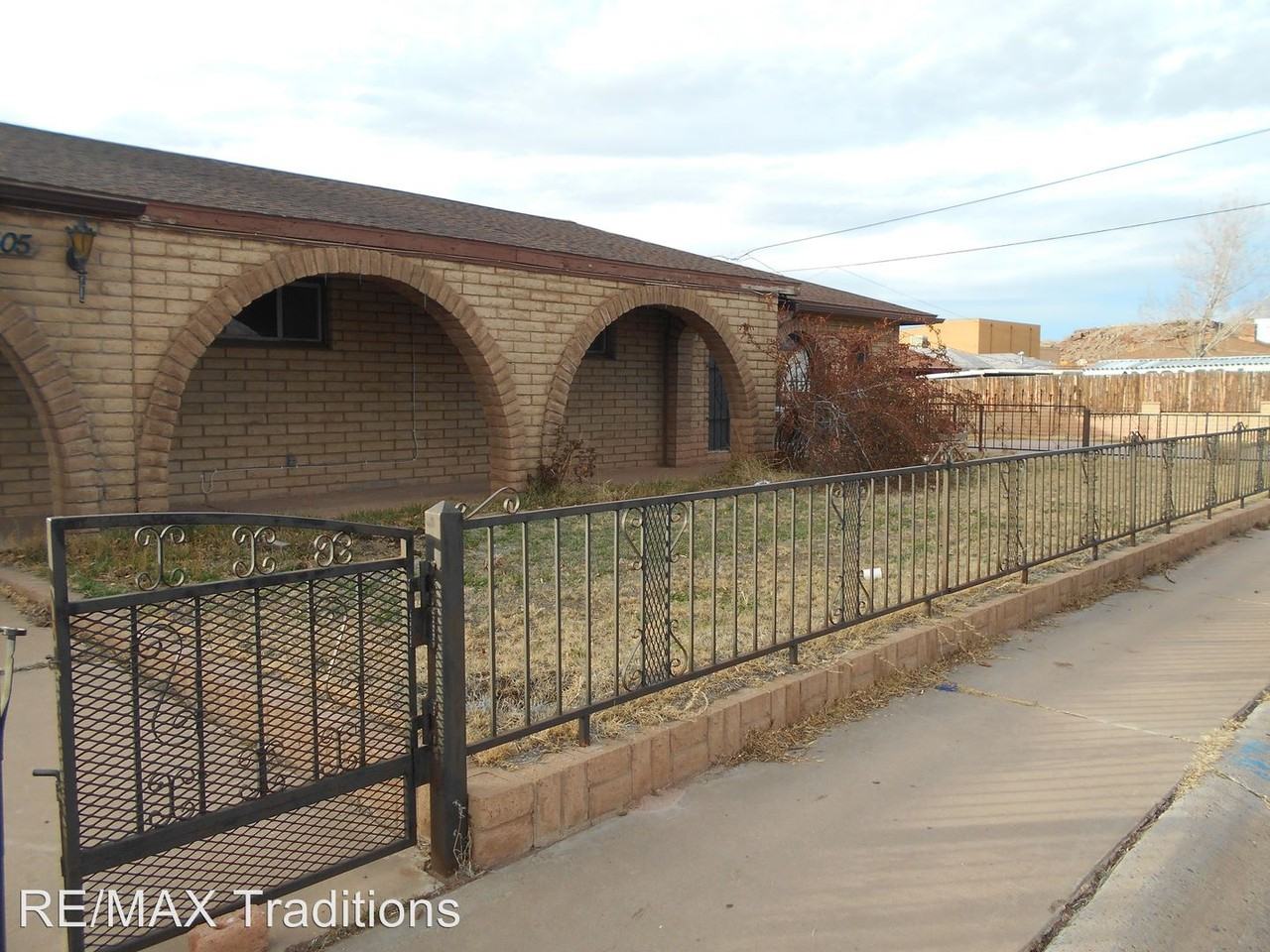 305 N 8th Ave - Photo 2 of 13