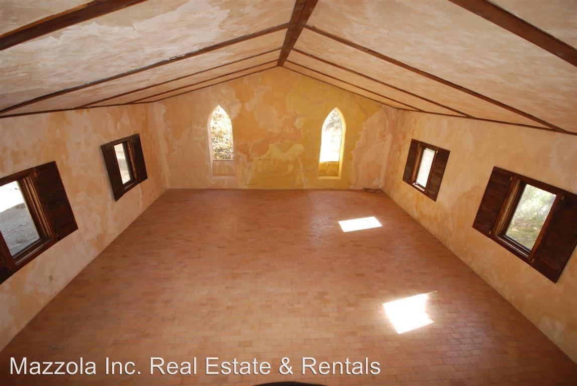 16 Bobolink Ln - Photo 2 of 10