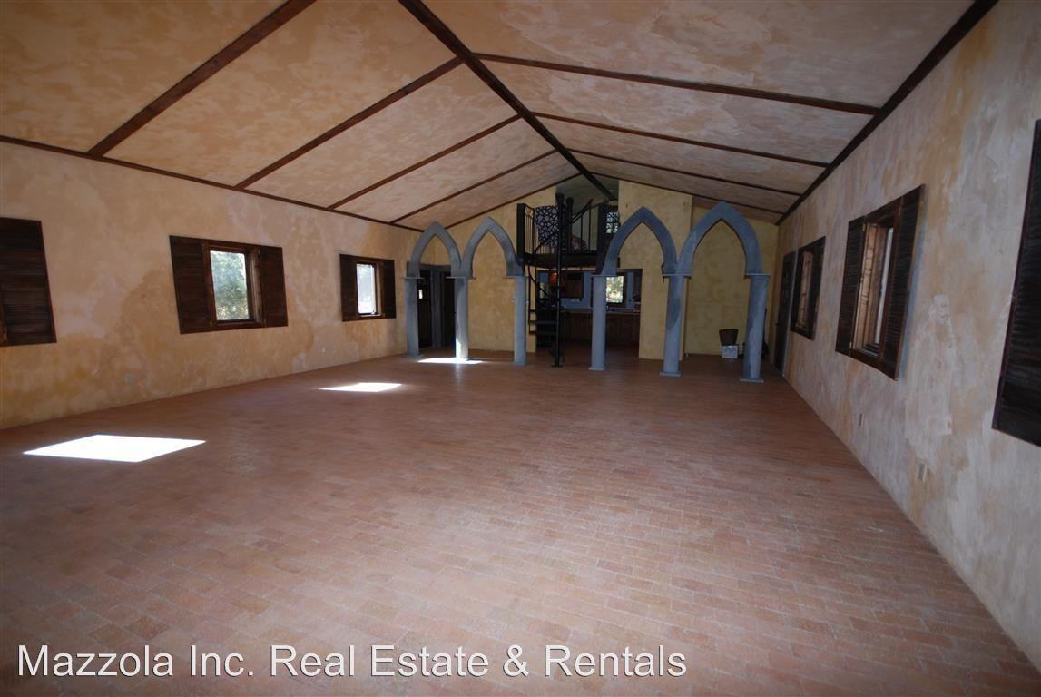 16 Bobolink Ln - Photo 3 of 10