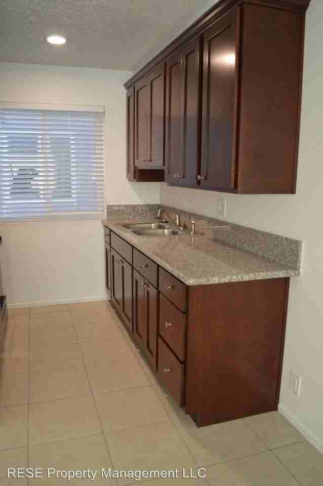 225 E Foster Ave - Photo 3 of 24