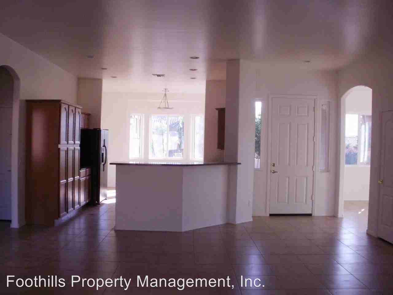 915 S Sandstone Ct - Photo 3 of 12