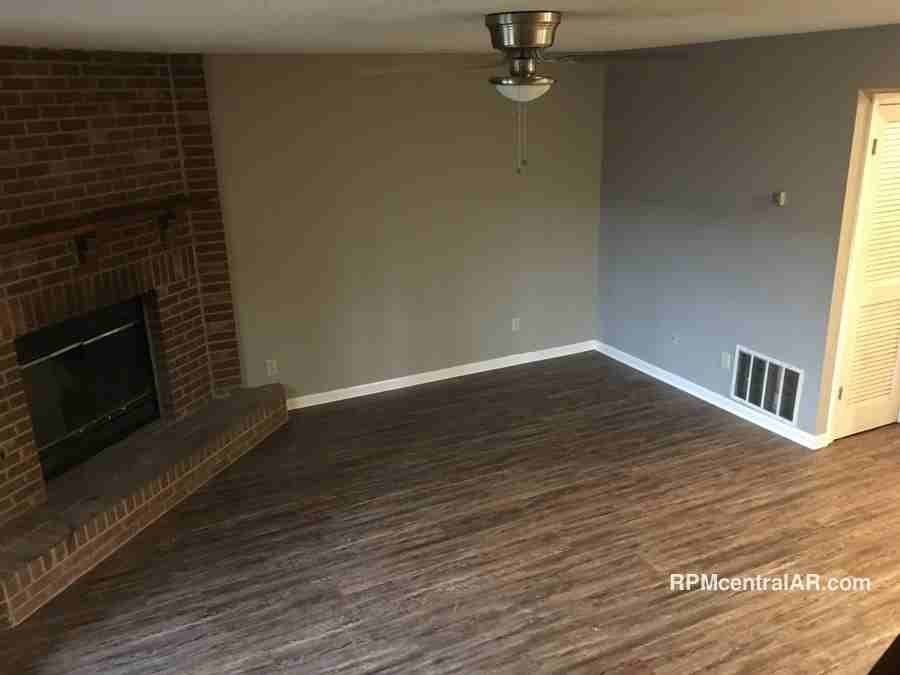 1122 W Willow St - Photo 2 of 15