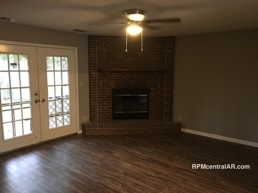 1122 W Willow St - Photo 3 of 15