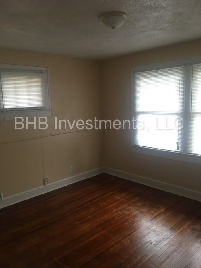 607 N Oxford St - Photo 3 of 11