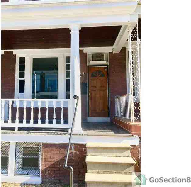 1215 Oakhurst Pl - Photo 2 of 30