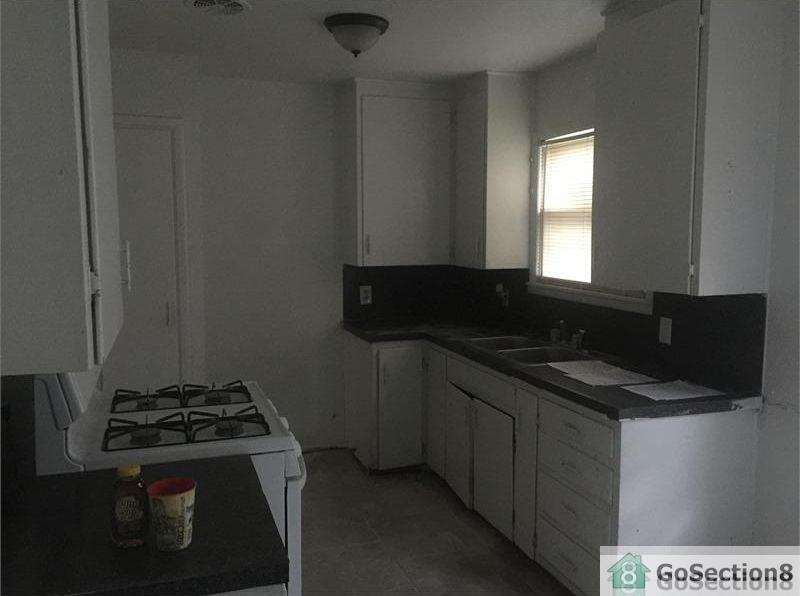 334 W 8th St - Photo 3 of 5