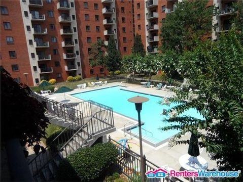 300 Johnson Ferry Rd - Photo 2 of 8