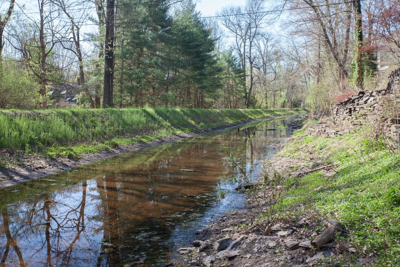 225 River Rd - Photo 2 of 25