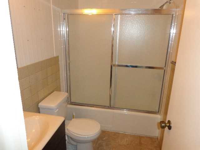 370 Parkview Ave - Photo 2 of 9