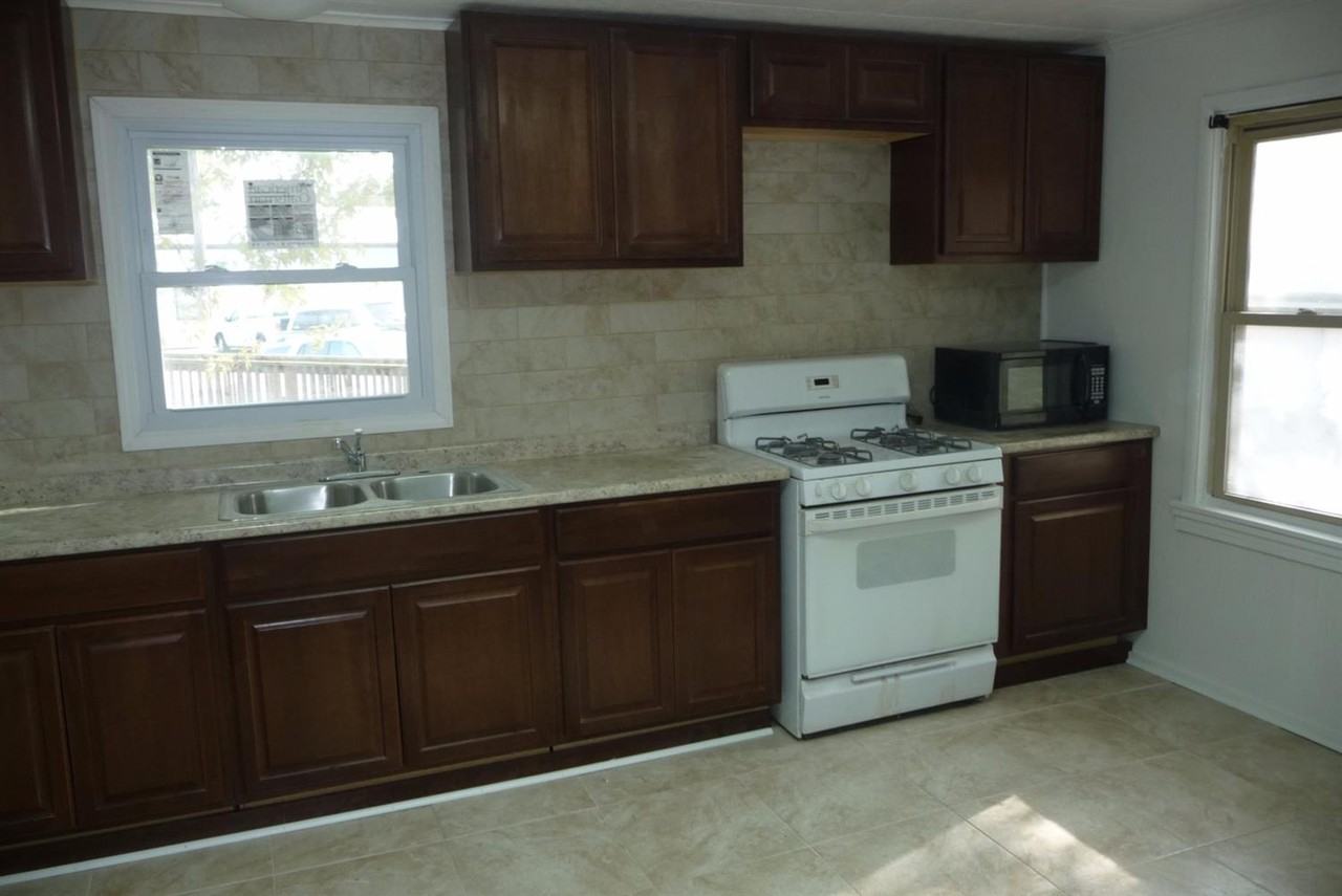 319 E Ridge Rd - Photo 2 of 29